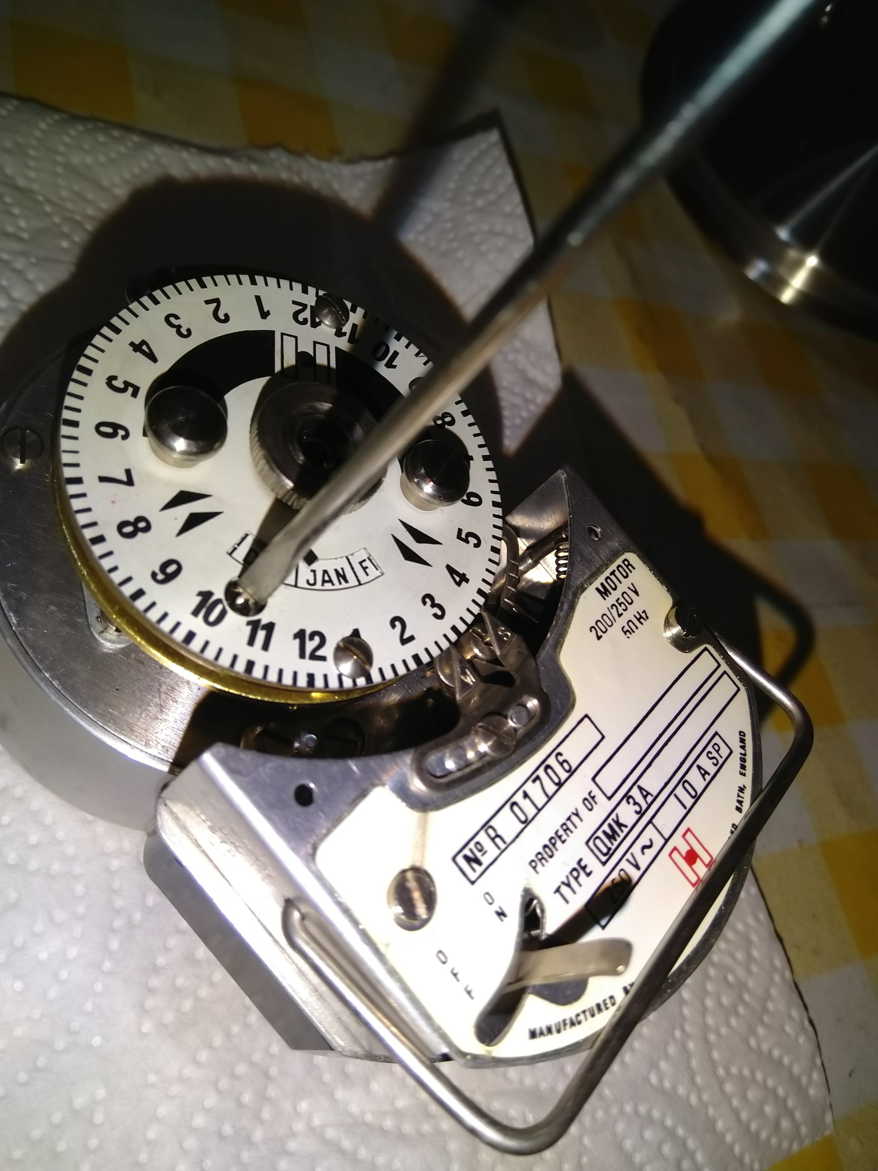 Adjusting the date on a timeswitch