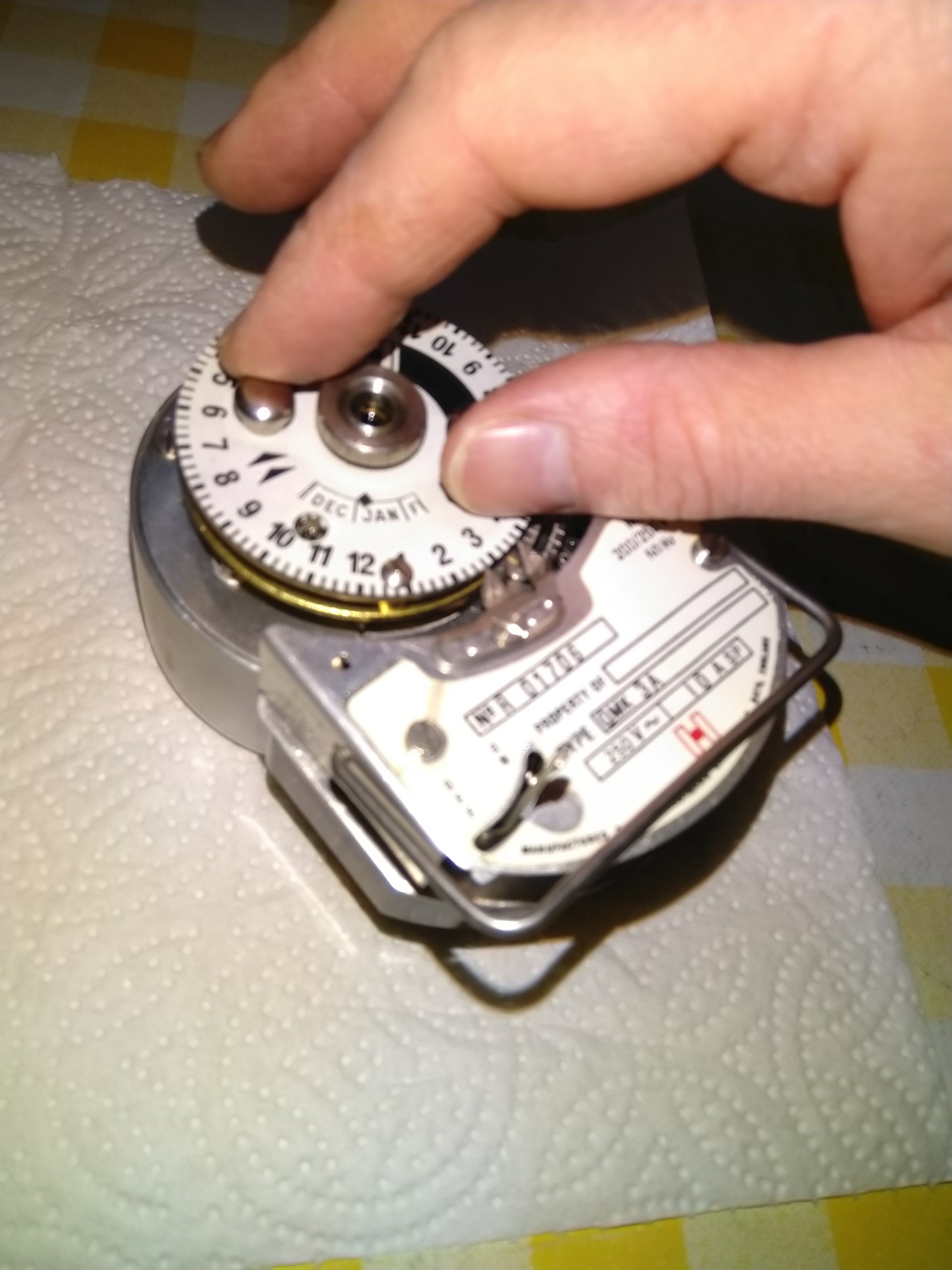 Adjusting the time on a timeswitch